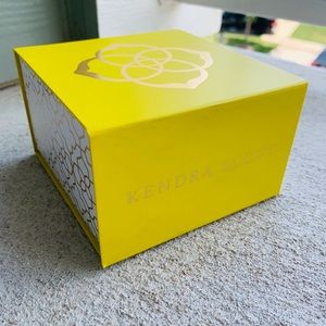 KENDRA SCOTT Gift Box